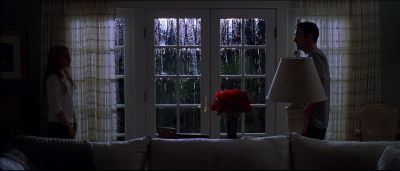 Still from American Beauty (1999) that has been tagged with: living room