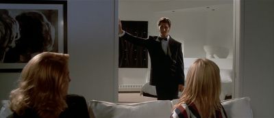 Still from American Psycho (2000) that has been tagged with: three-shot