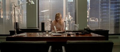 Still from American Psycho (2000) that has been tagged with: desk lamp & office