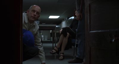 Still from Being John Malkovich (1999) that has been tagged with: peeking