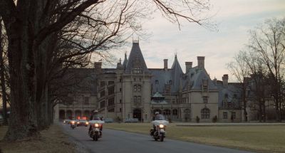 Still from Being There (1979) that has been tagged with: house & wide shot