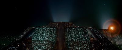 Still from Blade Runner (1982) that has been tagged with: extreme wide