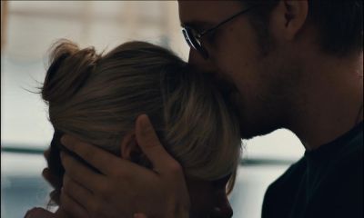 Still from Blue Valentine (2010) that has been tagged with: kiss & close-up & interior