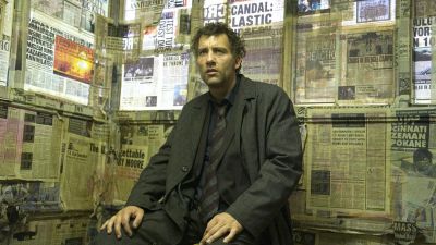 Still from Children of Men (2006) that has been tagged with: ffdb57 & clean single