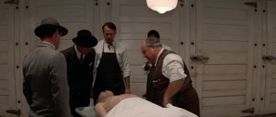 Still from Chinatown (1974) that has been tagged with: 4f404c & autopsy & stretcher & practical lamp