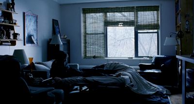 Still from Eternal Sunshine of the Spotless Mind (2004) that has been tagged with: bed & wide shot & day