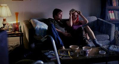 Still from Eternal Sunshine of the Spotless Mind (2004) that has been tagged with: couch