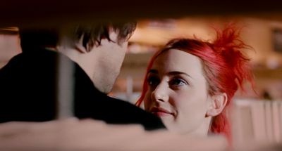 Still from Eternal Sunshine of the Spotless Mind (2004) that has been tagged with: over-the-shoulder