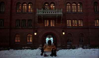 Still from Fanny and Alexander (1982) that has been tagged with: extreme wide