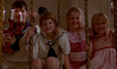 Still from Fanny and Alexander (1982) that has been tagged with: children & group-shot