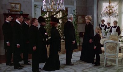 Still from Fanny and Alexander (1982) that has been tagged with: 546a2f & interior & group-shot