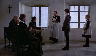 Still from Fanny and Alexander (1982) that has been tagged with: 3d1414 & wide shot & interior