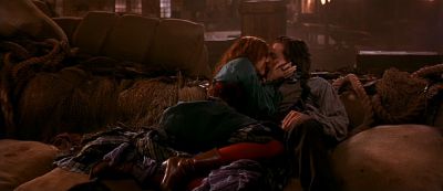 Still from Gangs of New York (2002) that has been tagged with: kiss