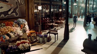 Still from Hugo (2011) that has been tagged with: wide shot & high-angle & interior & clean single