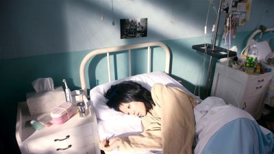 Still from I'm A Cyborg, But That's Okay (2006) that has been tagged with: hospital & bed & hospital room & clean single