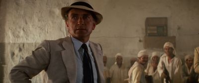 Still from Indiana Jones and the Raiders of the Lost Ark (1981) that has been tagged with: 2b1508 & low-angle & interior