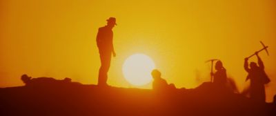 Still from Indiana Jones and the Raiders of the Lost Ark (1981) that has been tagged with: working & day & sun & digging & profile shot