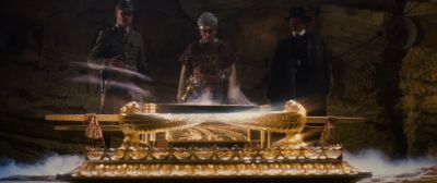 Still from Indiana Jones and the Raiders of the Lost Ark (1981) that has been tagged with: 977553 & three-shot & wide shot
