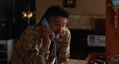 Still from Jackie Brown (1997) that has been tagged with: kitchen & phone