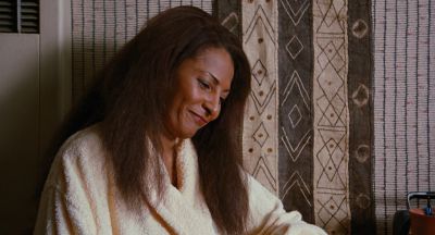 Still from Jackie Brown (1997) that has been tagged with: 546878 & day & medium shot