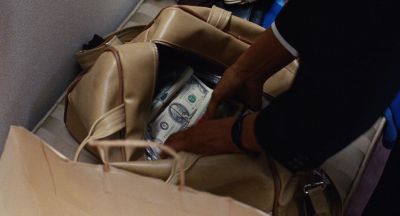 Still from Jackie Brown (1997) that has been tagged with: interior & bag & insert & money