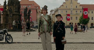 Still from JoJo Rabbit (2019) that has been tagged with: 800020