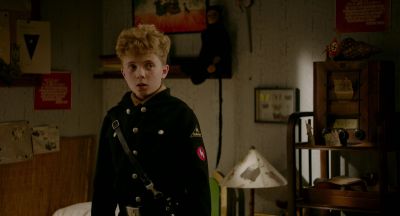 Still from JoJo Rabbit (2019) that has been tagged with: 3d2b1f