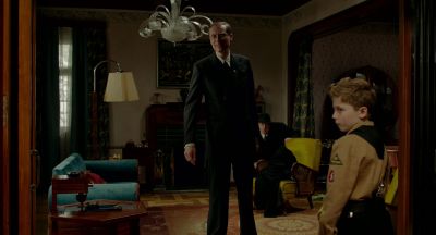 Still from JoJo Rabbit (2019) that has been tagged with: 808000