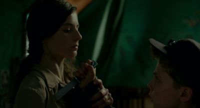 Still from JoJo Rabbit (2019) that has been tagged with: knife & medium close-up & stab