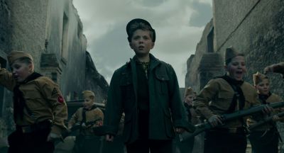 Still from JoJo Rabbit (2019) that has been tagged with: 4d5c52