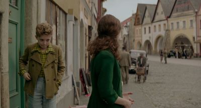 Still from JoJo Rabbit (2019) that has been tagged with: 1e4d2b