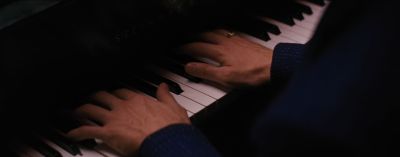 Still from La La Land (2016) that has been tagged with: 4f404c & night & piano & hands