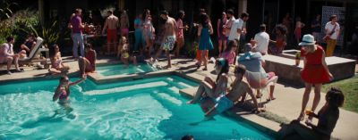 Still from La La Land (2016) that has been tagged with: 546a2f & swimming pool