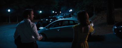 Still from La La Land (2016) that has been tagged with: 367487 & street light