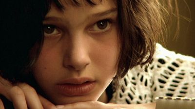 Still from Leon: The Professional (1994) that has been tagged with: close-up & interior