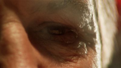 Still from Leon: The Professional (1994) that has been tagged with: day & extreme close-up