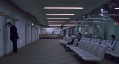 Still from Lost In Translation (2003) that has been tagged with: airport & group-shot
