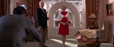 Still from Mars Attacks! (1996) that has been tagged with: b57381 & wide shot