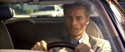 Still from Memento (2000) that has been tagged with: day & interior & car interior & clean single