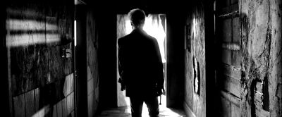 Still from Memento (2000) that has been tagged with: hallway & black and white