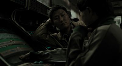 Still from Memories of Murder (2003) that has been tagged with: arcade & over-the-shoulder