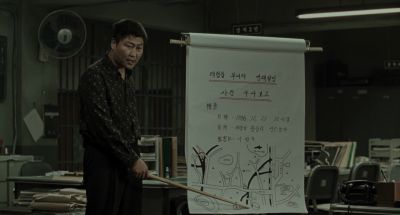 Still from Memories of Murder (2003) that has been tagged with: office & presentation & day & map