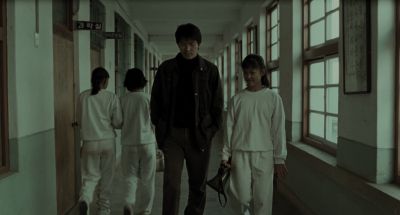 Still from Memories of Murder (2003) that has been tagged with: hospital & medium wide & interior & hallway