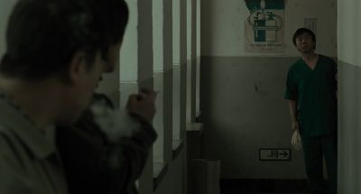 Still from Memories of Murder (2003) that has been tagged with: hallway & three-shot & hospital