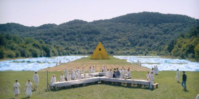 Still from Midsommar (2019) that has been tagged with: a67a59 & extreme wide & day & banquet