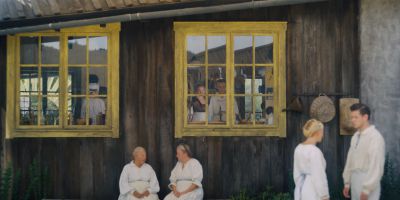 Still from Midsommar (2019) that has been tagged with: 996415 & day & group-shot & exterior