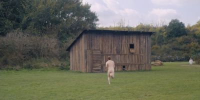 Still from Midsommar (2019) that has been tagged with: running & barn