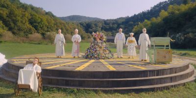 Still from Midsommar (2019) that has been tagged with: stage & group-shot & day