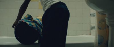 Still from Moonlight (2016) that has been tagged with: 826745 & interior & bathtub & bathroom