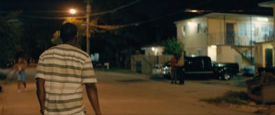 Still from Moonlight (2016) that has been tagged with: clean single & wide shot & over-the-shoulder